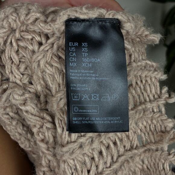 Chunky Knit Oversized Cropped Sweater - Picture 4 of 4